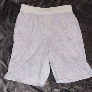 Lululemon Men’s T.H.E. Short 9” inseam Linerless size Small.